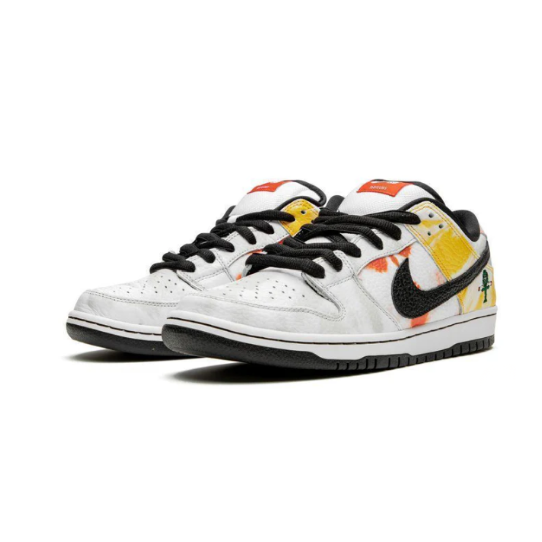 SB Dunk Low "Tie-Dye Rayguns 2019 - White" – Image 2